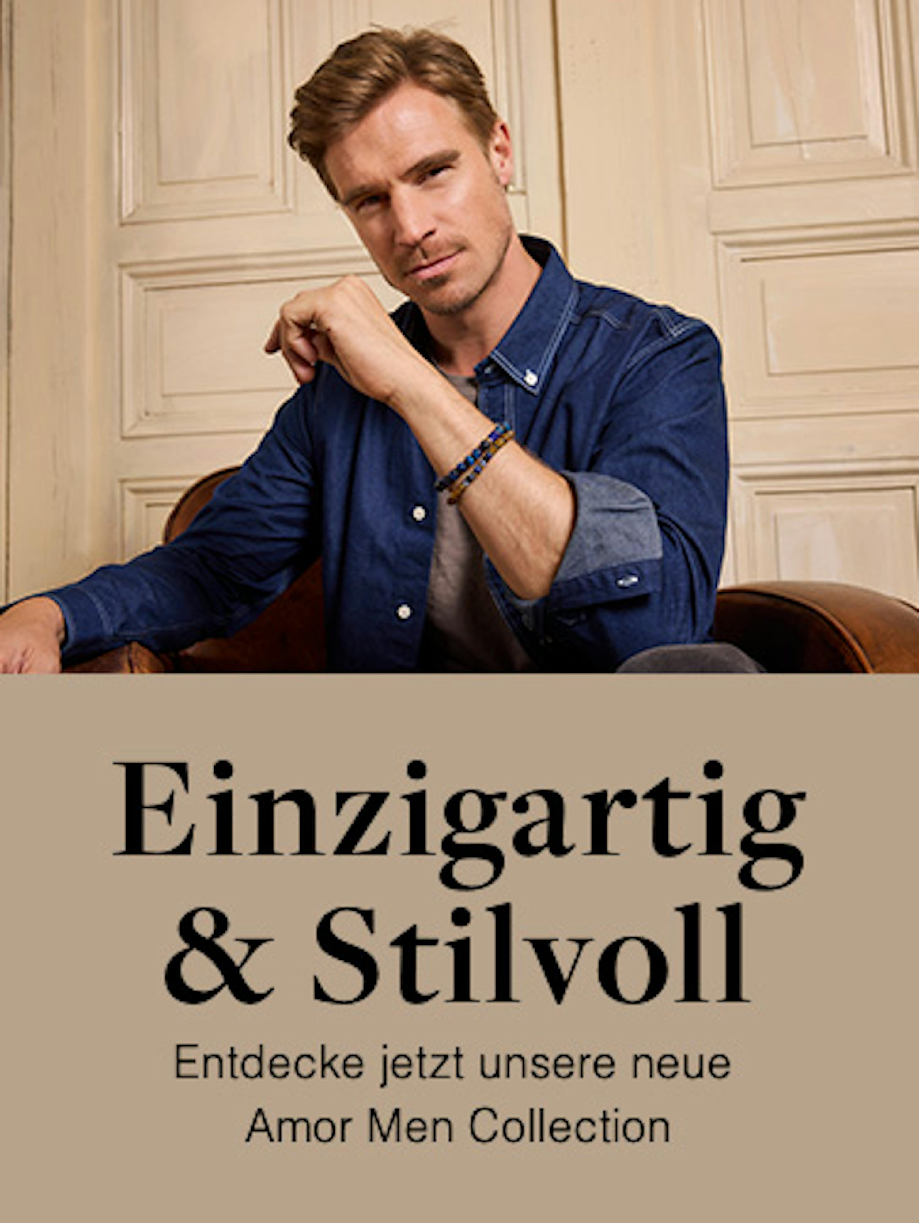 Mann präsentiert Armbänder der neuen Amor Men Collection