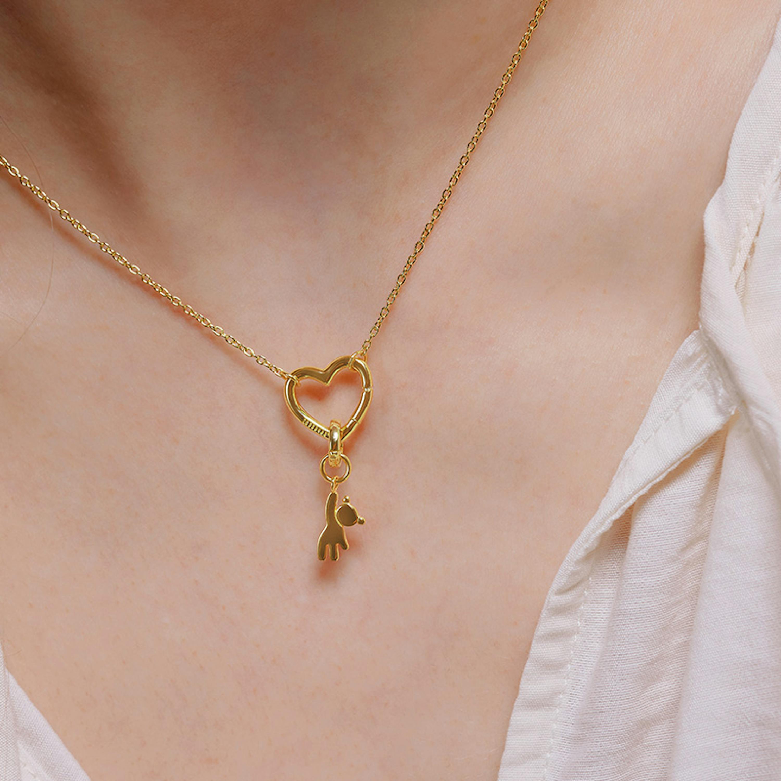 Goldene Charm Halskette in Herzform mit Teddy Anhänger