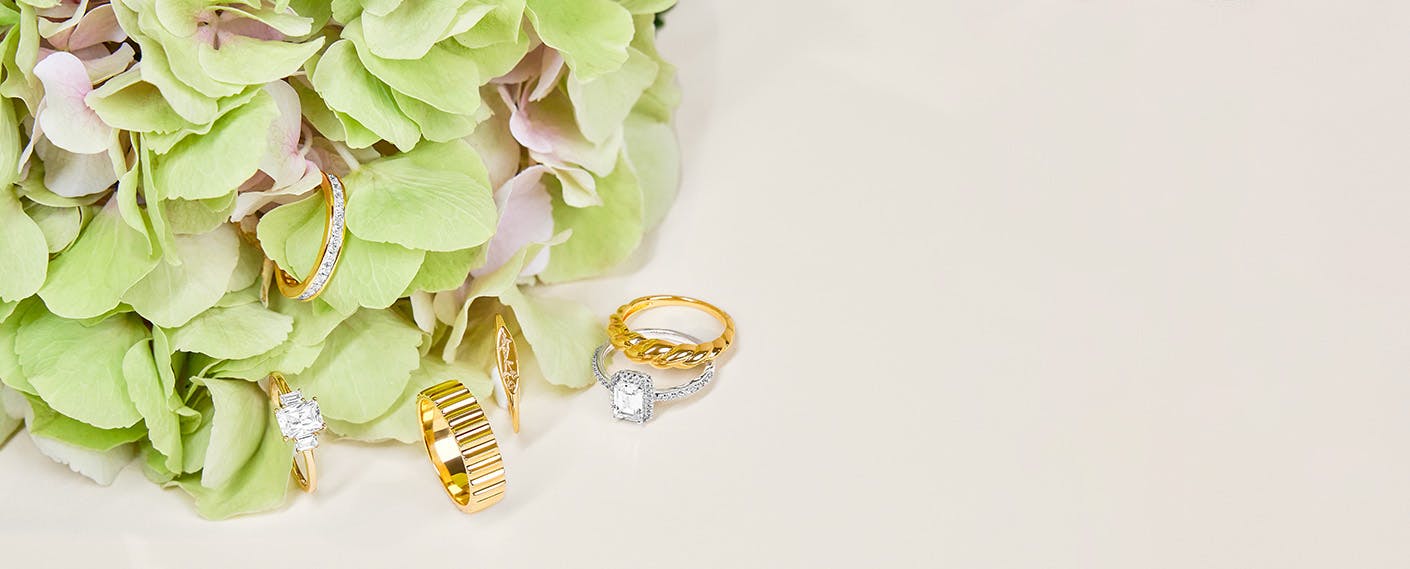 Goldene und Silberne Ringe aus der neuen Kollektion von Amor